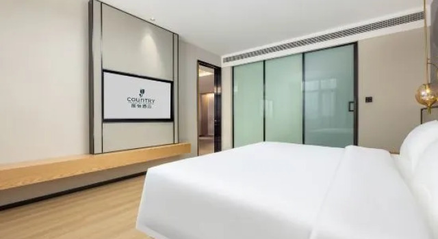 Люкс Deluxe Country Inn & Suites by Radisson Hotel (Handan Gaotie East Station Wanxianghui)