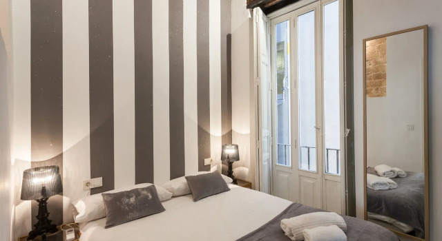 Baron Suites Reina, Забронировать Отель Отели Валенсии 3 звезды, рядом с Iglesia del Patriarca o del Corpus Christi, 3*