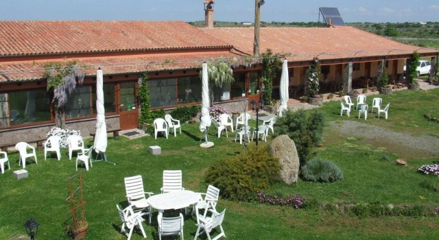 Agriturismo Nuragh'Elighe, Rezerwuj Hotel Sindia Sardynia