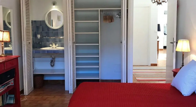 Modern Villa With Private Garden Near Sea in Var, Забронировать Вилла Виллы Ла-Круа-Вальме, рядом с Plage du Vergeron, Вилла