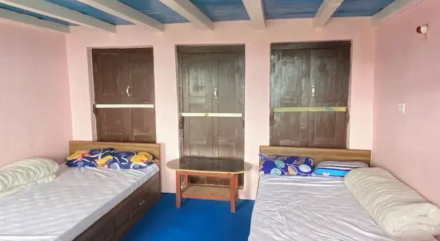 Кровать в общем номере Mount Mahabharat Homestay