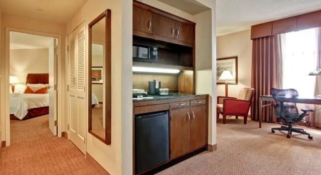 Люкс Hilton Garden Inn Calgary Airport