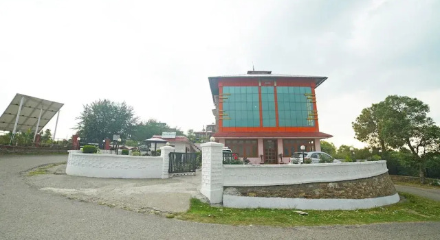 Oyo 37141 Pathik Resort, Rezervovat Lázně / Resort Mukteswar Uttarakhand