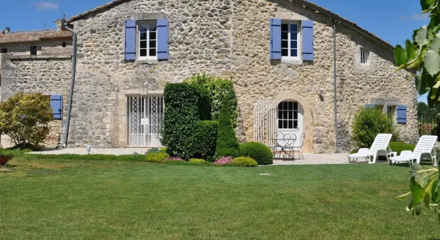 Country House in Lussan Near Pont du Gard, Rezerwuj Dom wakacyjny Lussan Gard