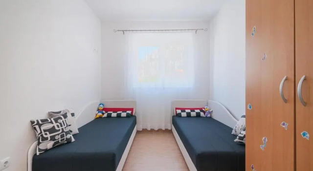 Beautiful Home in Omis With Wifi and 4 Bedrooms, Buchen Sie Hotel Hotels in Gespanschaft Split-Dalmatien mit Pool, Schwimmbad