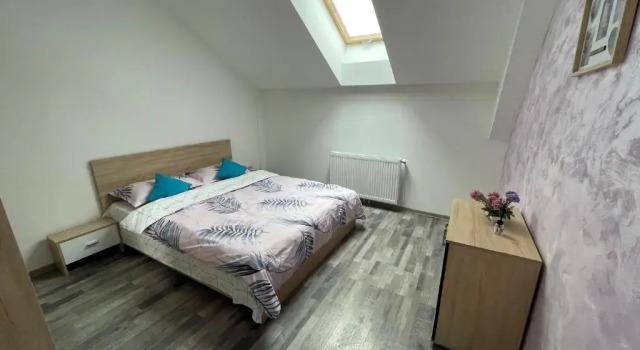 Apartament cu 2 camere, spatios si confortabil.