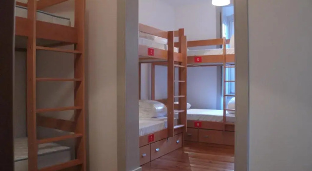 Кровать в общем номере Inn Possible Lisbon Hostel