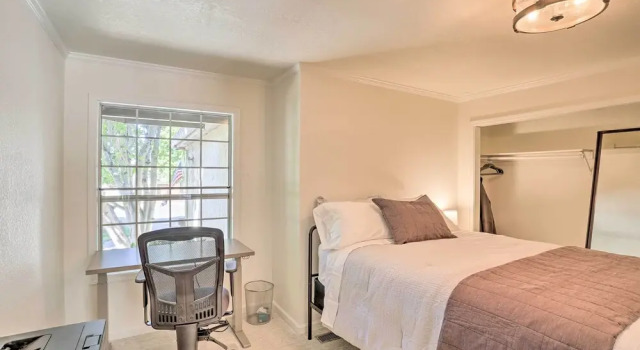 Коттедж Redding Getaway w/ Hot Tub & Outdoor Kitchen!
