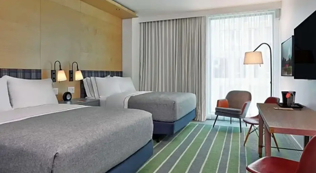 Номер для гостей с ограниченными возможностями Deluxe Canopy by Hilton Portland Pearl District
