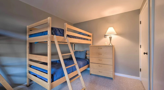Lincoln Retreat with Village of Loon Amenity Access, Buchen Sie Ferienwohnung Lincoln 