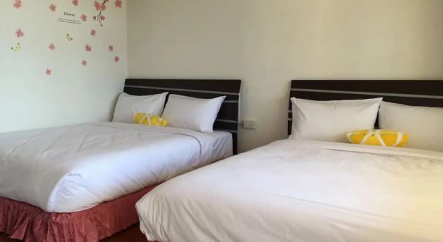 Четырёхместный семейный номер Standard SunRise 23.5N B&B