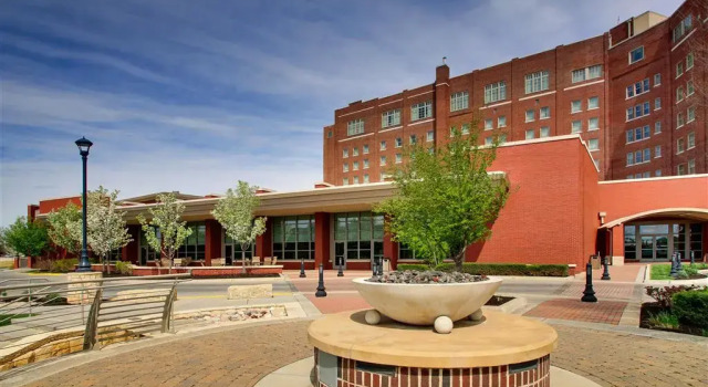 Drury Plaza Hotel Broadview Wichita, Prenota Hotel Hotel a Kansas con parcheggio, Parcheggio