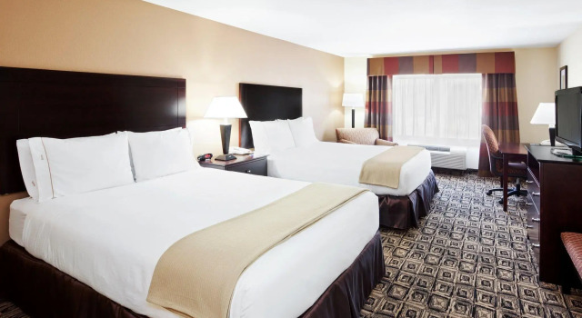 Четырёхместный номер Standard Holiday Inn Express & Suites Zanesville North by IHG