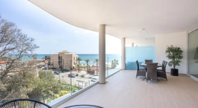 Апартаменты Ensuite The Wave II with Pool and free parking