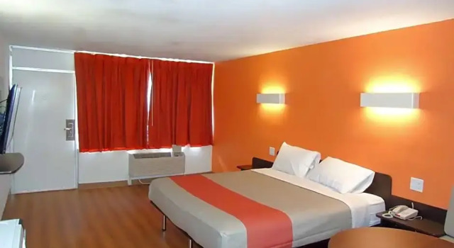 Номер Standard Motel 6-Connellys Springs, NC