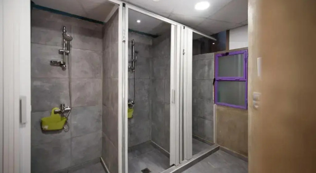 Кровать в общем номере (мужской номер) Bedbox Hostel