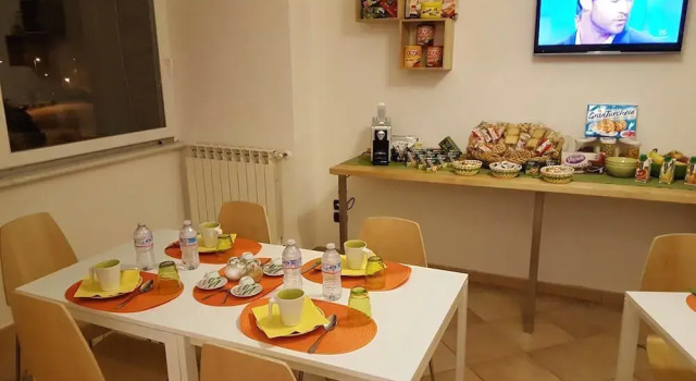 Zevi Home Bed and Breakfast, Book Hotel Hoteller i Salerno med parkering, Parkering