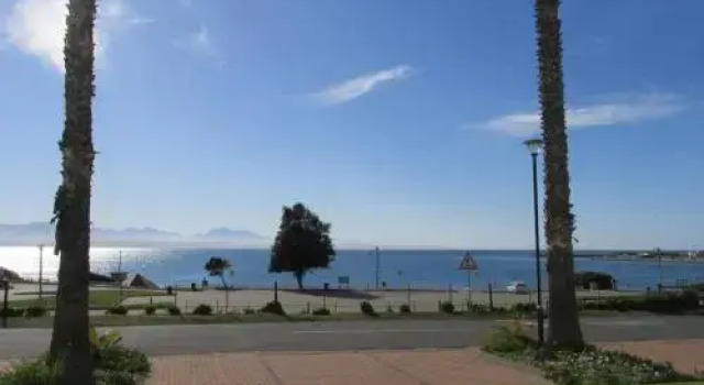 Point Village Accommodation - Santos 6, Забронировать Отель Отели Mossel с парковкой, Парковка