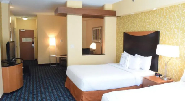 Двухместный люкс Fairfield Inn & Suites by Marriott San Antonio SeaWorld / Westover Hills