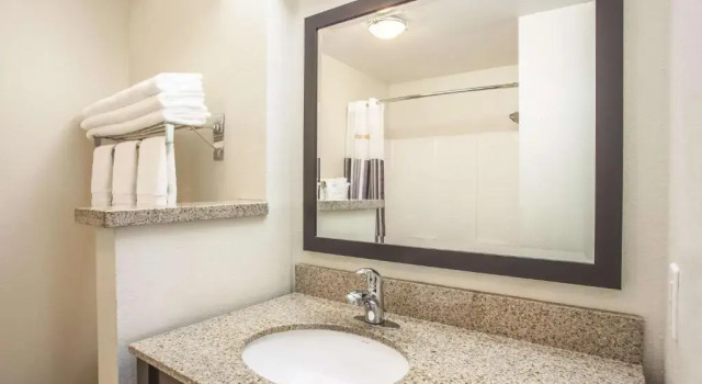 Двухместный номер Deluxe La Quinta by Wyndham Portland Airport