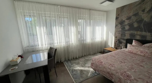Апартаменты Luxury Haus Pia Executive Apartments