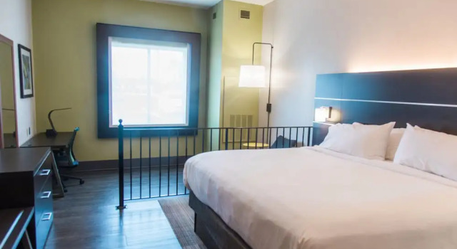 Люкс c 1 комнатой Holiday Inn Express & Suites Columbia-Fort Jackson by IHG