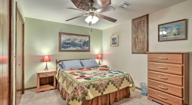 Kimberling City Home w/ Table Rock Lake Views!, Забронировать Отель Отели Table Rock Lake 3 звезды, 3*