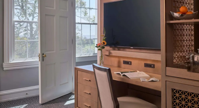 Четырёхместный полулюкс Executive Seaview Hotel