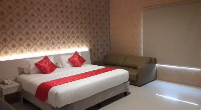 Fortune Front One Hotel Kendari, Book Hotel Hotels in Sulawesi with Parking, Parking