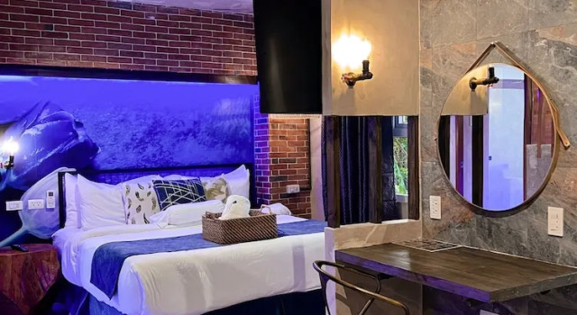 Люкс Дуплекс CLOCKWORKORANGE Luxury Suites 4-Minutes Away To Airport