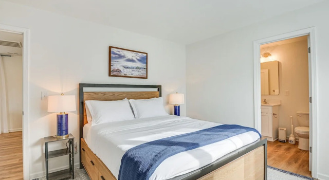 Charming Charlotte Townhome: 6 Mi to Downtown!, 预订 公寓 University Place 北卡罗莱纳州