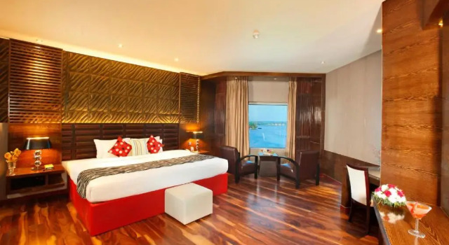 Люкс с видом на озеро Ramada by Wyndham Alleppey