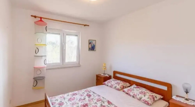 Charming and Cozy Okrug Gornji Apartment With Balcony