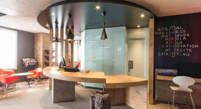 Кровать в общем номере ibis La Rochelle Centre Historique