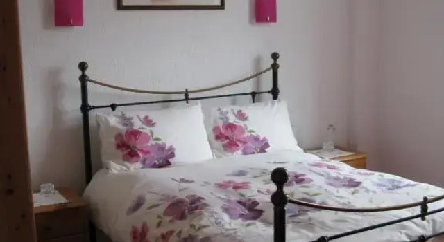 La maison, Rezerwuj Hotel Tarnac Correze