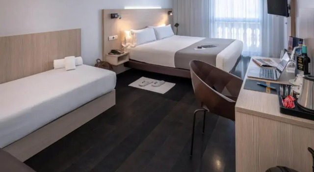 Трёхместный номер Deluxe Hotel SERHS Rivoli Rambla