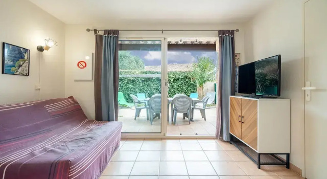 Peaceful Retreat With Pool, Rezervovat Apartmán Hotely v Canal du Midi s bazénem, Bazén