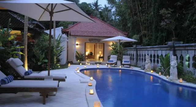 Вилла с видом на бассейн Tirta Ayu Hotel and Restaurant