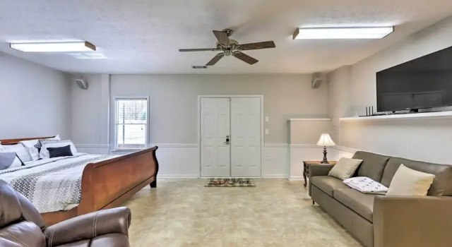 Immaculate Suwanee House w/ Pool & Game Room!, Boek Vakantiehuis Suwanee Georgia