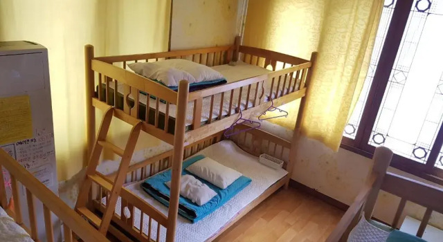 Кровать в общем номере (мужской номер) Guesthouse Spring Flower