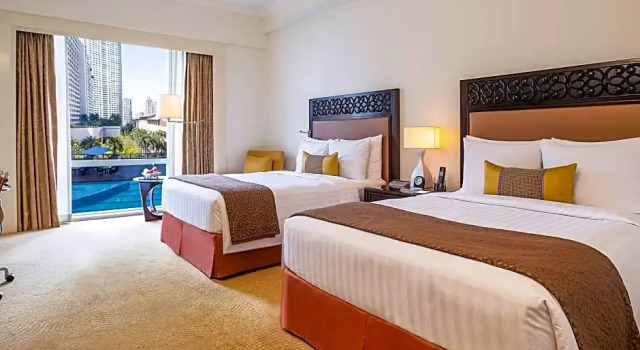 Номер Deluxe с видом на бассейн Fairmont Makati