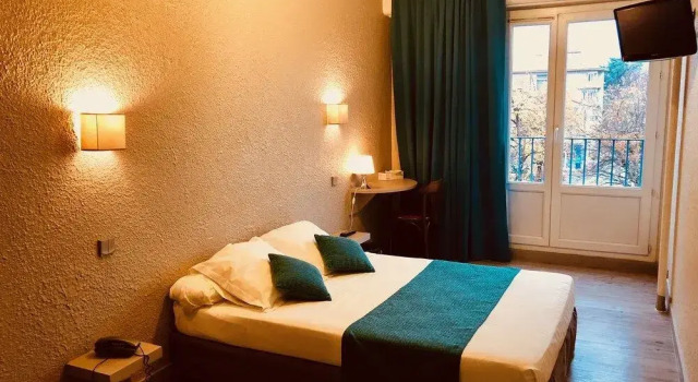 FIRMHOTEL, Rezervasyon Otel Firminy Paris