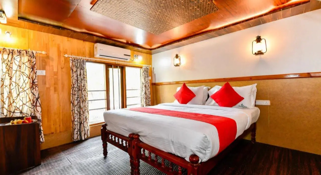 Indraprastham Houseboat, Забронировать Отель Отели штата Кералы с парковкой, Парковка