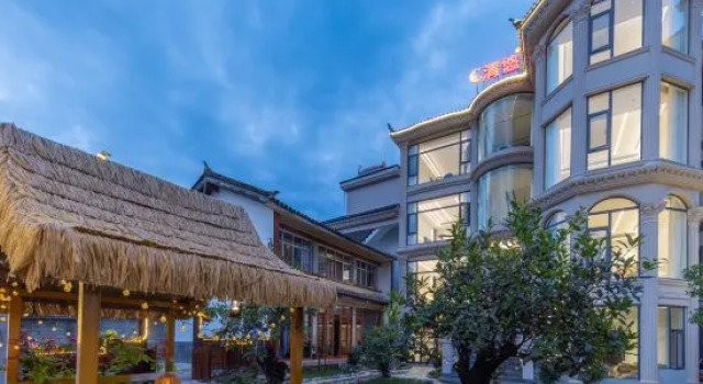 Lijiang Qingyou Courtyard Homestay (Sanyi International Airport Store), Prenota Hotel Hotel a Lijiang con parcheggio, Parcheggio
