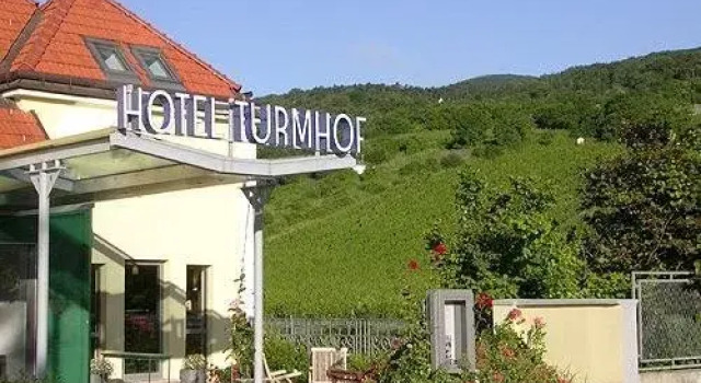 Hotel Turmhof, Book Hotel Hotels in Vienna surrounding with Parking, Parking