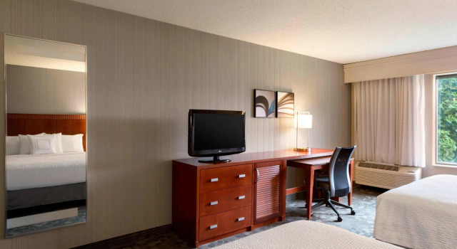 Четырёхместный номер Standard Courtyard by Marriott Akron Fairlawn