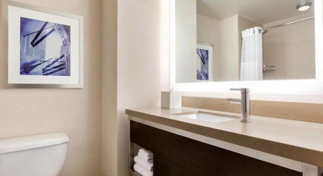 Двухместный гостевой номер High Floor Times Square View угловой Hilton New York Times Square