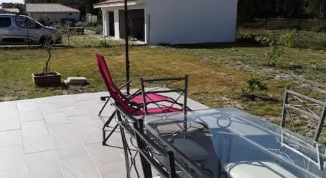 Villa en bordure de forêt .