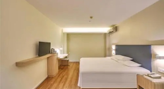 Hanting Hotel Hefei Railway Station North Square, Book Hotel Hotels in Yaohai with Parking, Parking