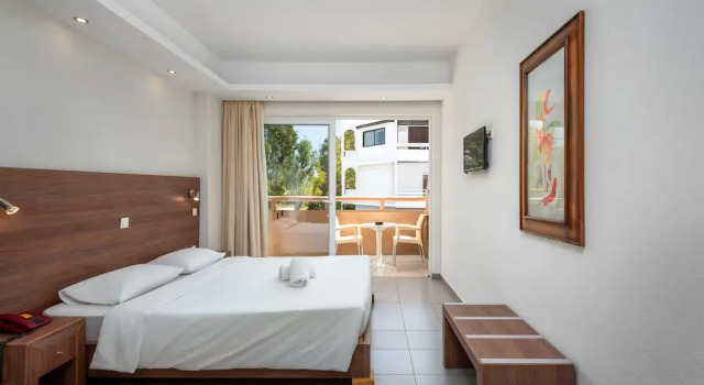 Номер Classic с балконом City Center Hotel